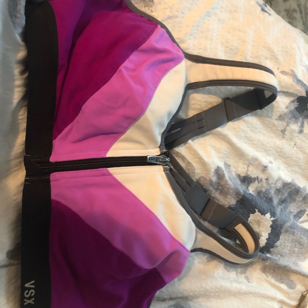 2 VS bras